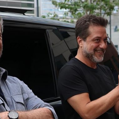 Mel Gibson y Enrique Arce en el rodaje de 'Secuestro en directo' (en inglés, 'On the line')