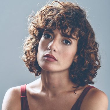 Retrato de Inés Aldea tomado en estudio de fotografía